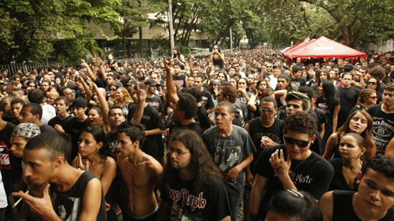 Carnaval Nada, I Wanna Rock! – Conheça o Bloco dos Camisas Preta
